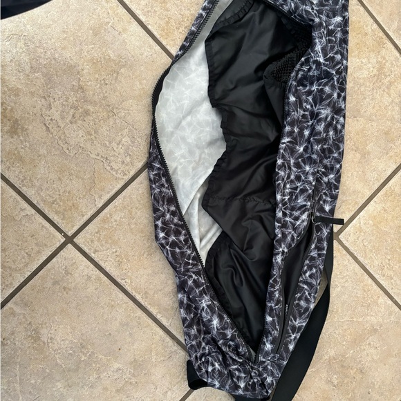 Lululemon Yoga mat sling bag. - Picture 4 of 7
